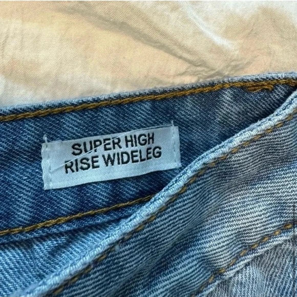 Skinny Fries Super High Rise Wide
Leg Jeans Size 0 - Picture 4 of 11